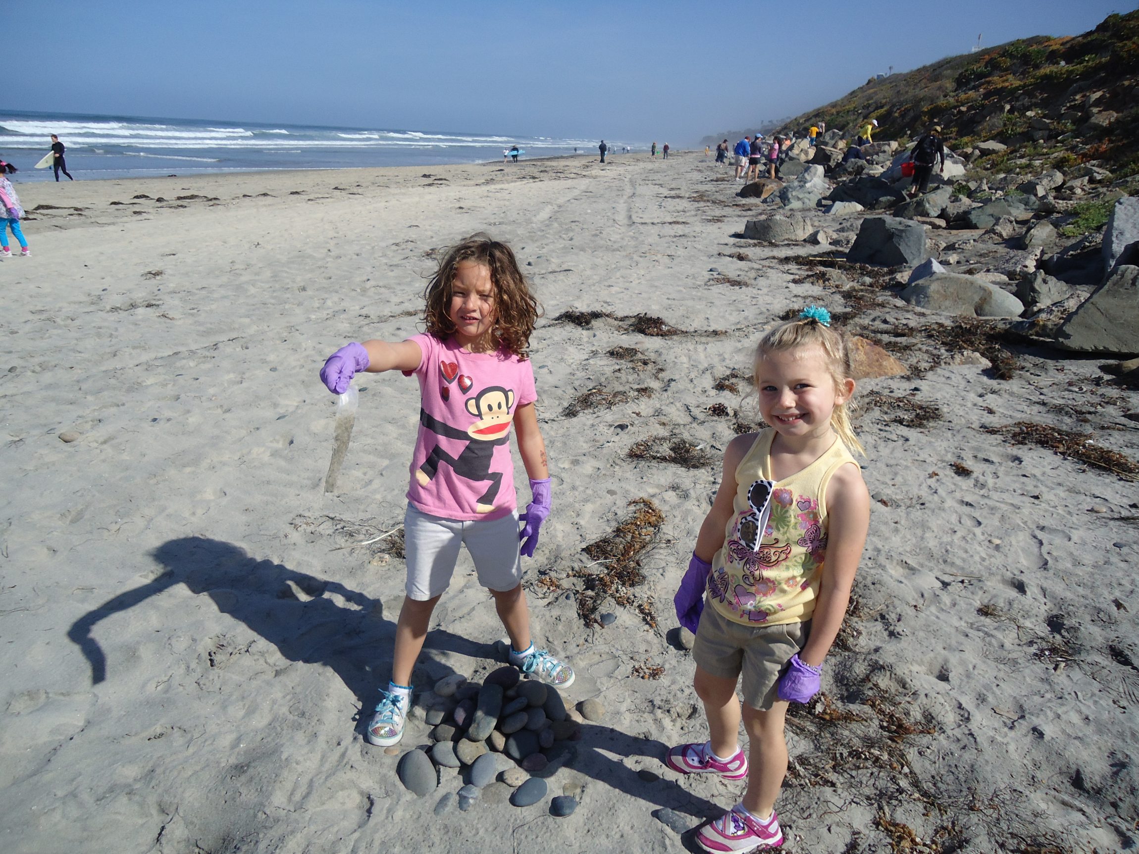Volunteers of all ages, helping clean up Torrey Pines State Beach!