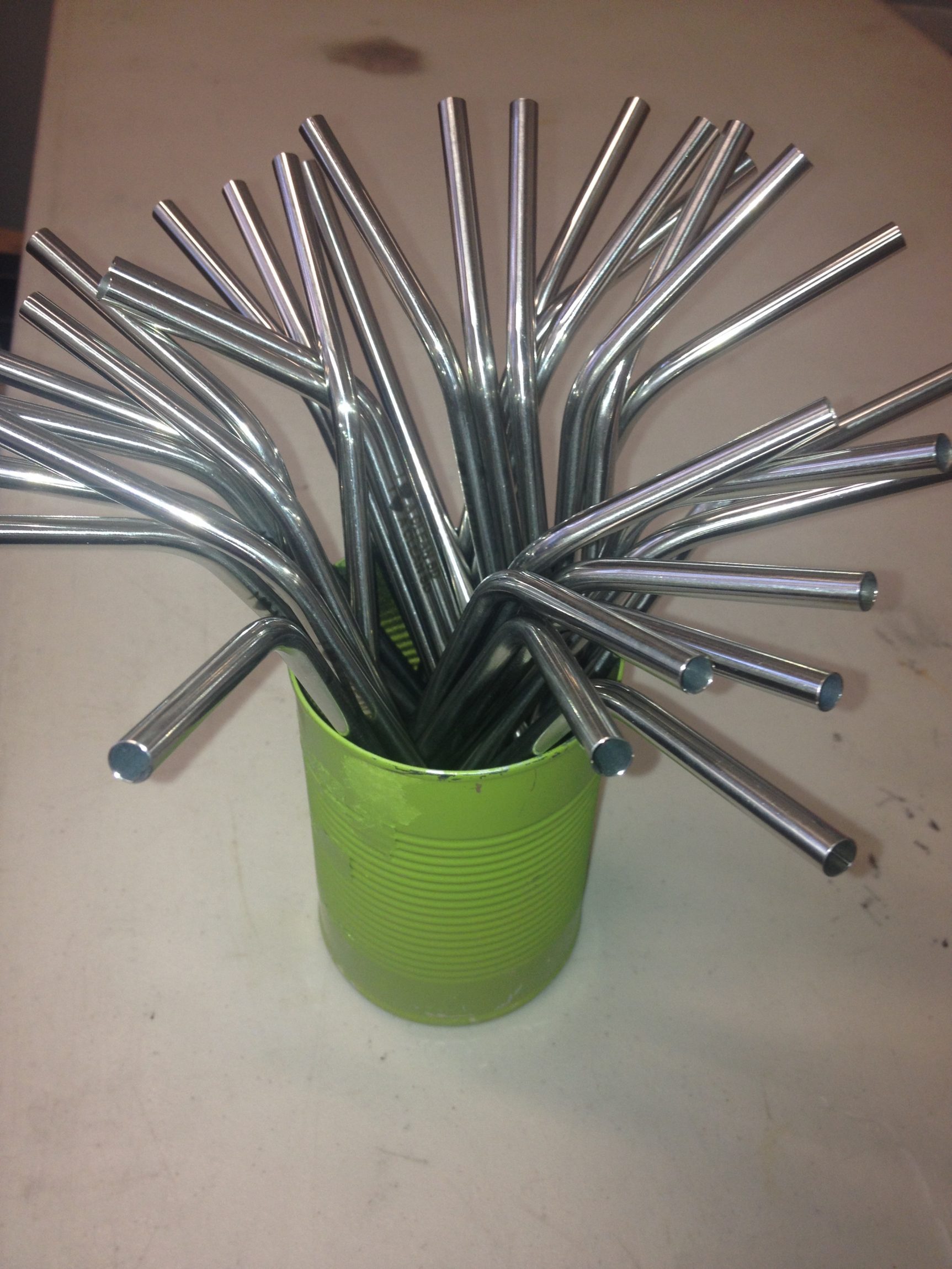 straws_in_can